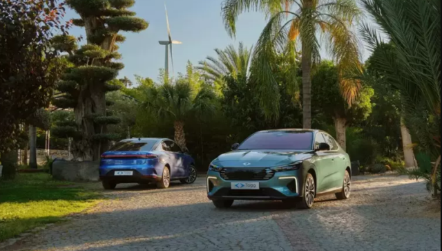 TOGG T10X ve T10F Güncel Satış FiyatlarıAşağıdaki tabloda TOGG T10X ve T10F modellerinin güncel başlangıç satış fiyatları yer almaktadır:

ModelVersiyonSatış Fiyatı (₺)
T10X V1 RWD Standart Menzil 1.862.000 TL
T10X V1 RWD Uzun Menzil 2.172.000 TL
T10X V2 RWD Uzun Menzil 2.363.000 TL
T10X V2 4More Obsidiyen 3.133.641 TL
T10F V1 RWD Standart Menzil 1.878.000 TL
T10F V1 RWD Uzun Menzil 2.188.000 TL
T10F V2 RWD Uzun Menzil 2.363.000 TL
T10F V2 4More 3.133.641 TL