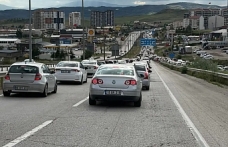 Bayram dönüşü çileye dönüştü: Kırıkkale geçişinde 15 kilometrelik kuyruk