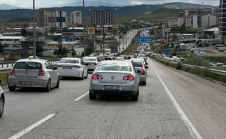 Bayram dönüşü çileye dönüştü: Kırıkkale geçişinde 15 kilometrelik kuyruk