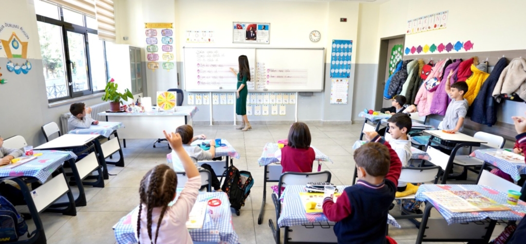 MEB Sözleşmeli Öğretmen Eşlerinin Yer Değiştirme Başvurularını Başlatıyor
