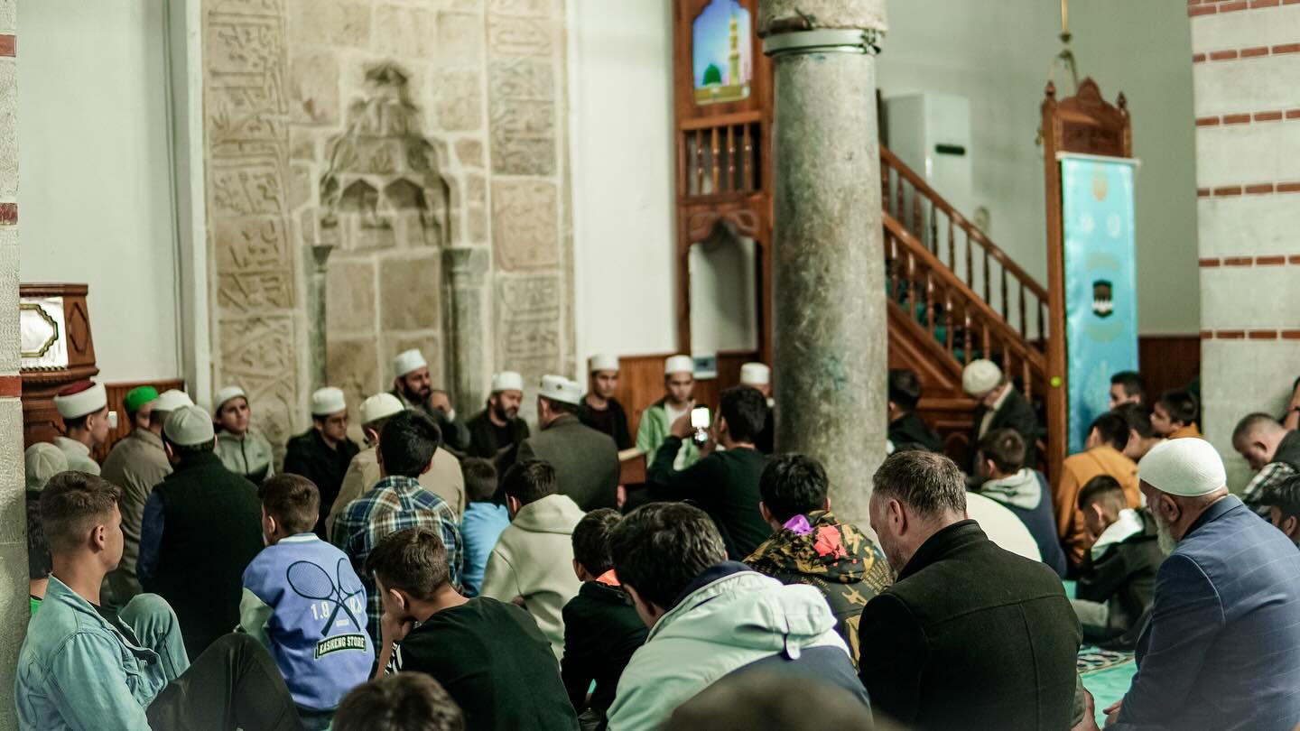 Garipler Camii'nde eller Filistinli kardeşlerimiz için duaya kalktı